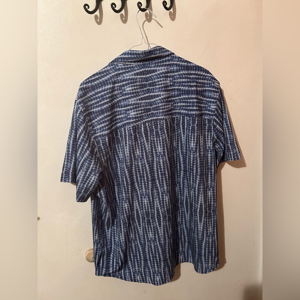 Tommy Bahama Men's Blue and White Shirt - Picture 3 of 3
